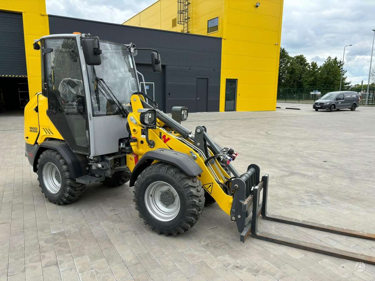 Wacker WL28, frontal loader
