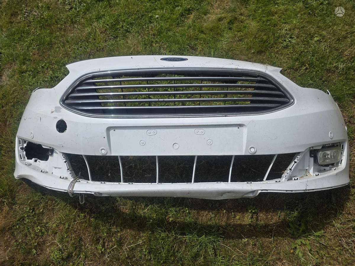 Ford C-MAX dalimis. Dalimis priekiniu sparnu nera ir durų priekiniu keleiv