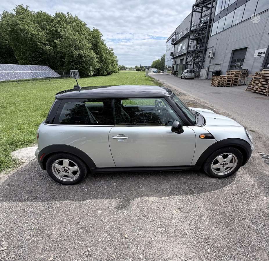 Mini Cooper, 1.6 l., hatchback