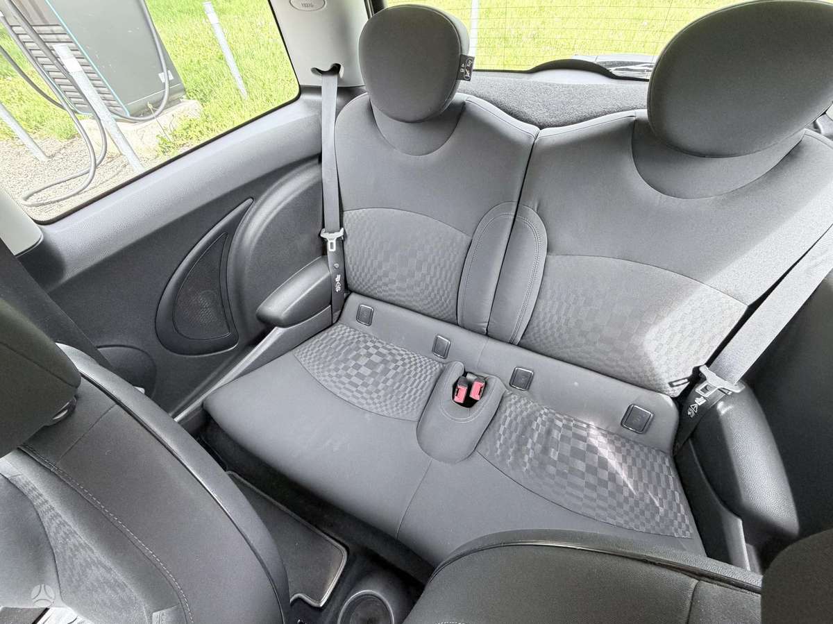 Mini Cooper, 1.6 l., hatchback