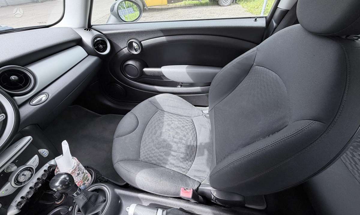 Mini Cooper, 1.6 l., hatchback