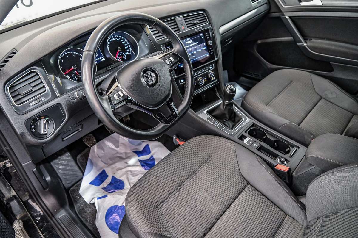 Volkswagen Golf - 5