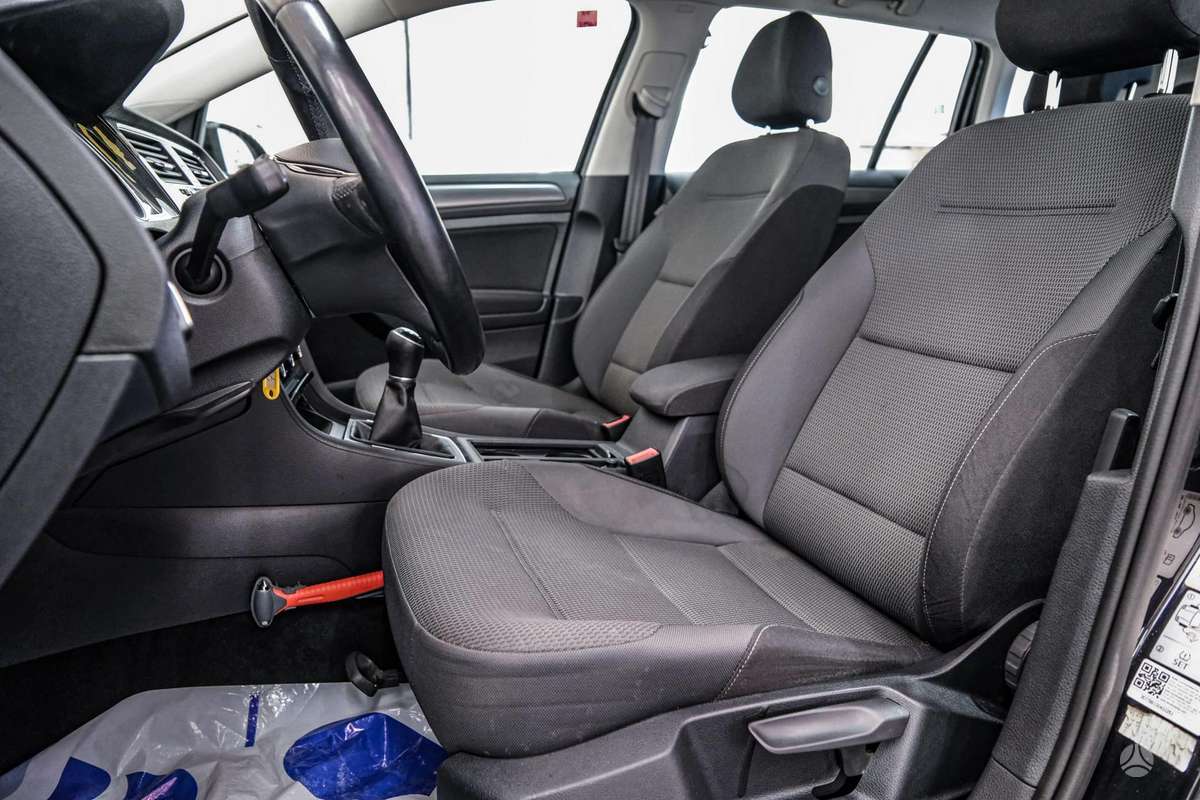 Volkswagen Golf - 6