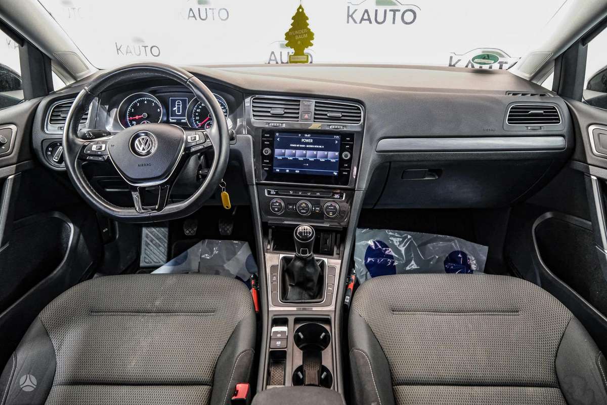 Volkswagen Golf - 8