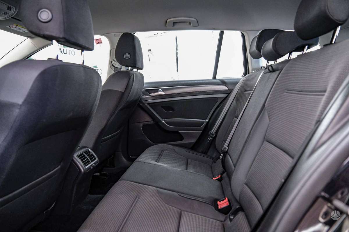 Volkswagen Golf - 9