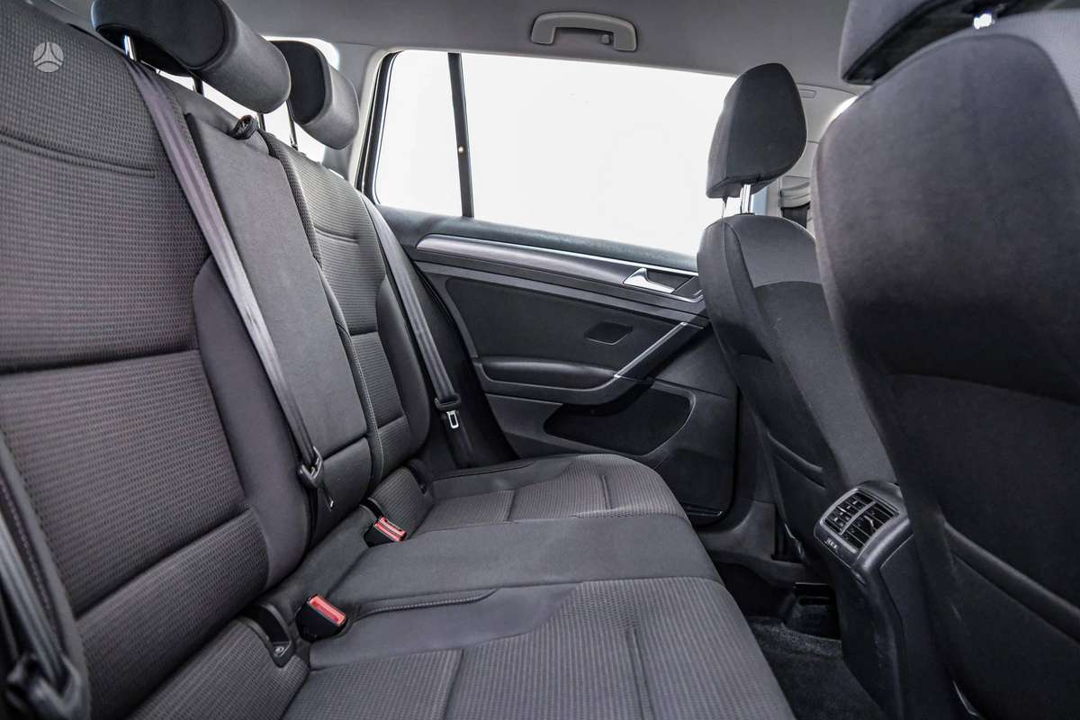 Volkswagen Golf - 10