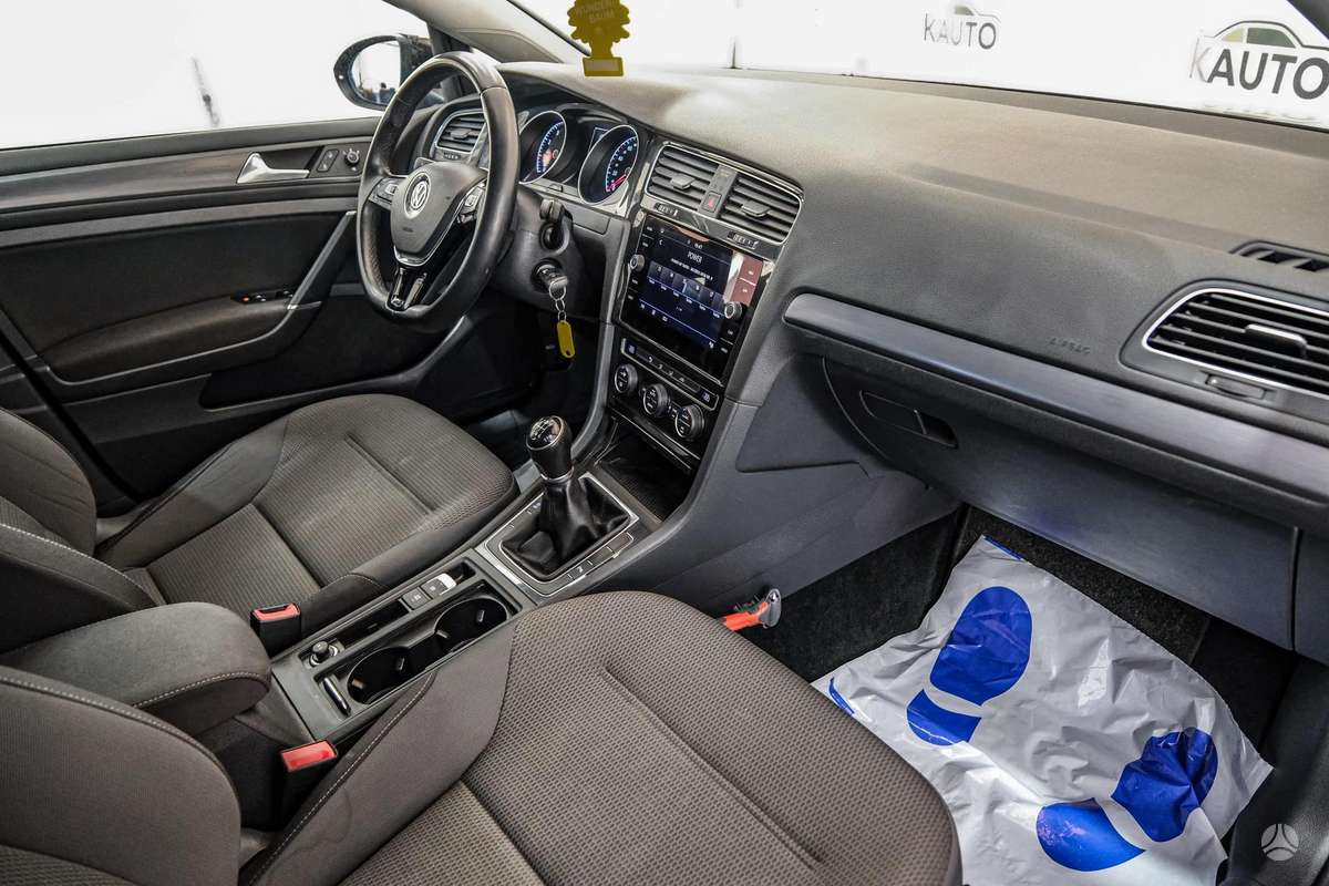 Volkswagen Golf - 11