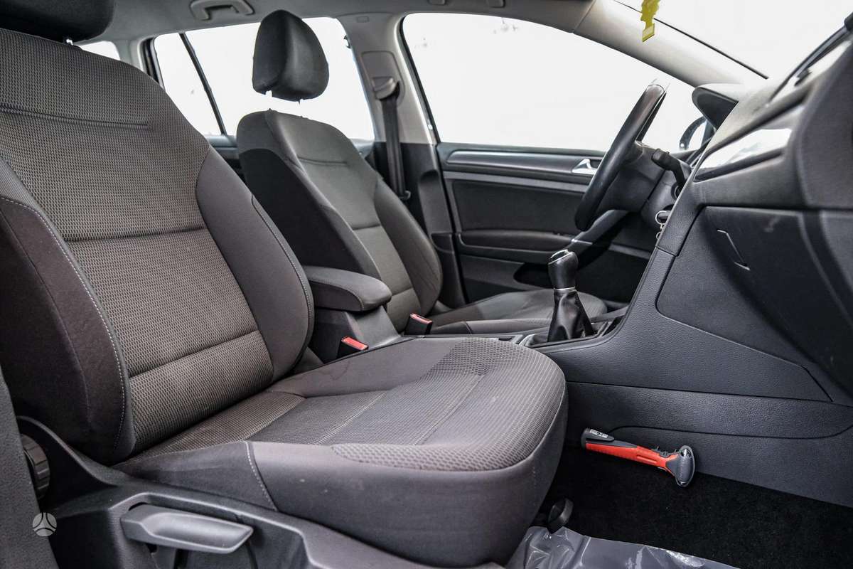 Volkswagen Golf - 12