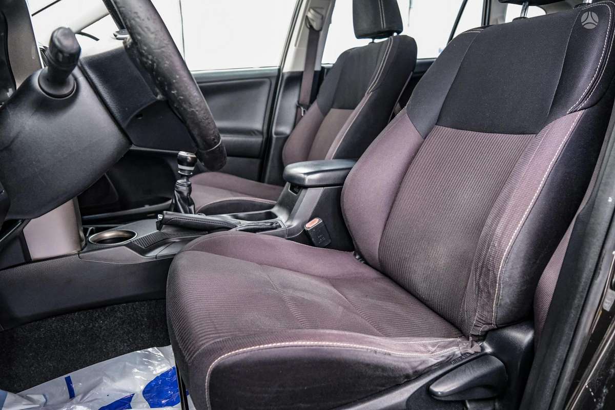 Toyota RAV4 - 6