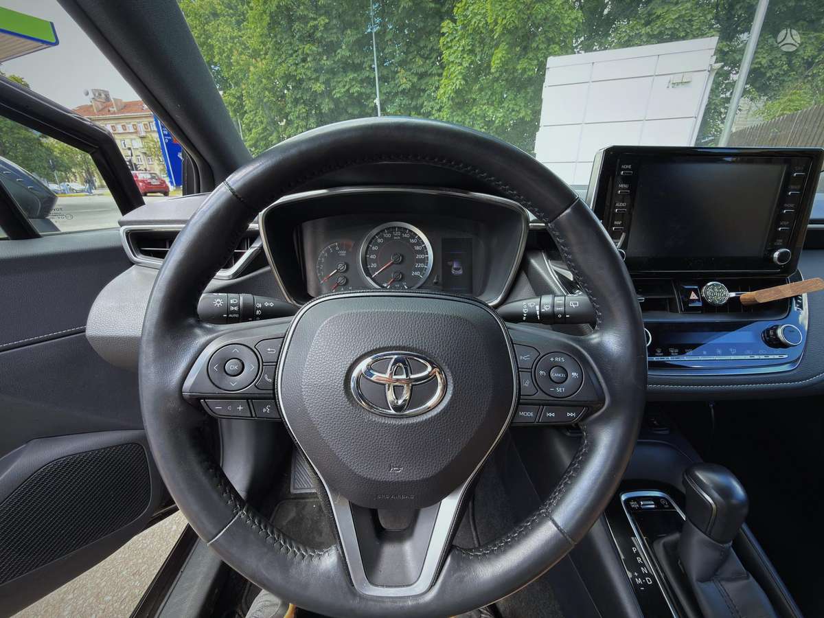 Toyota Corolla, 1.2 l., hatchback