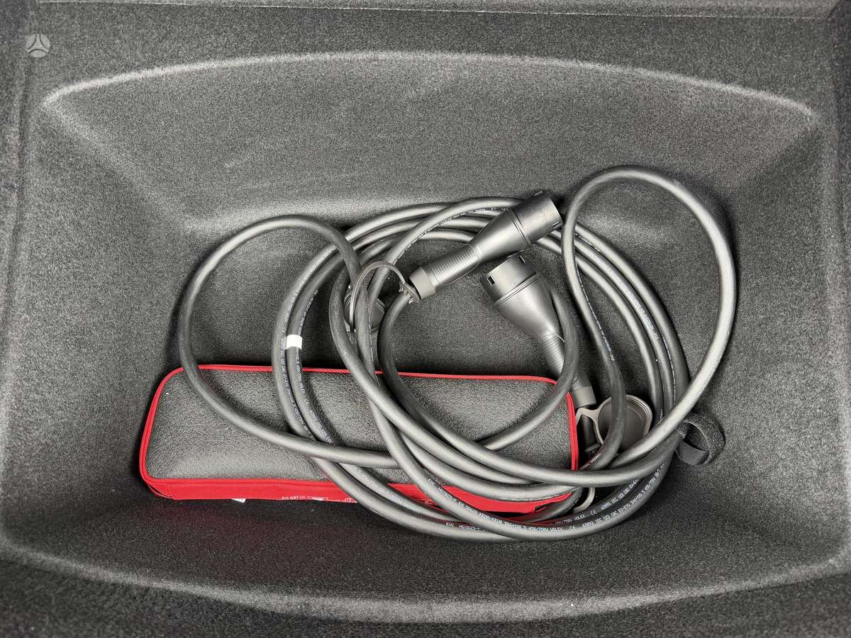 Tesla Model 3, 81 kWh, hatchback