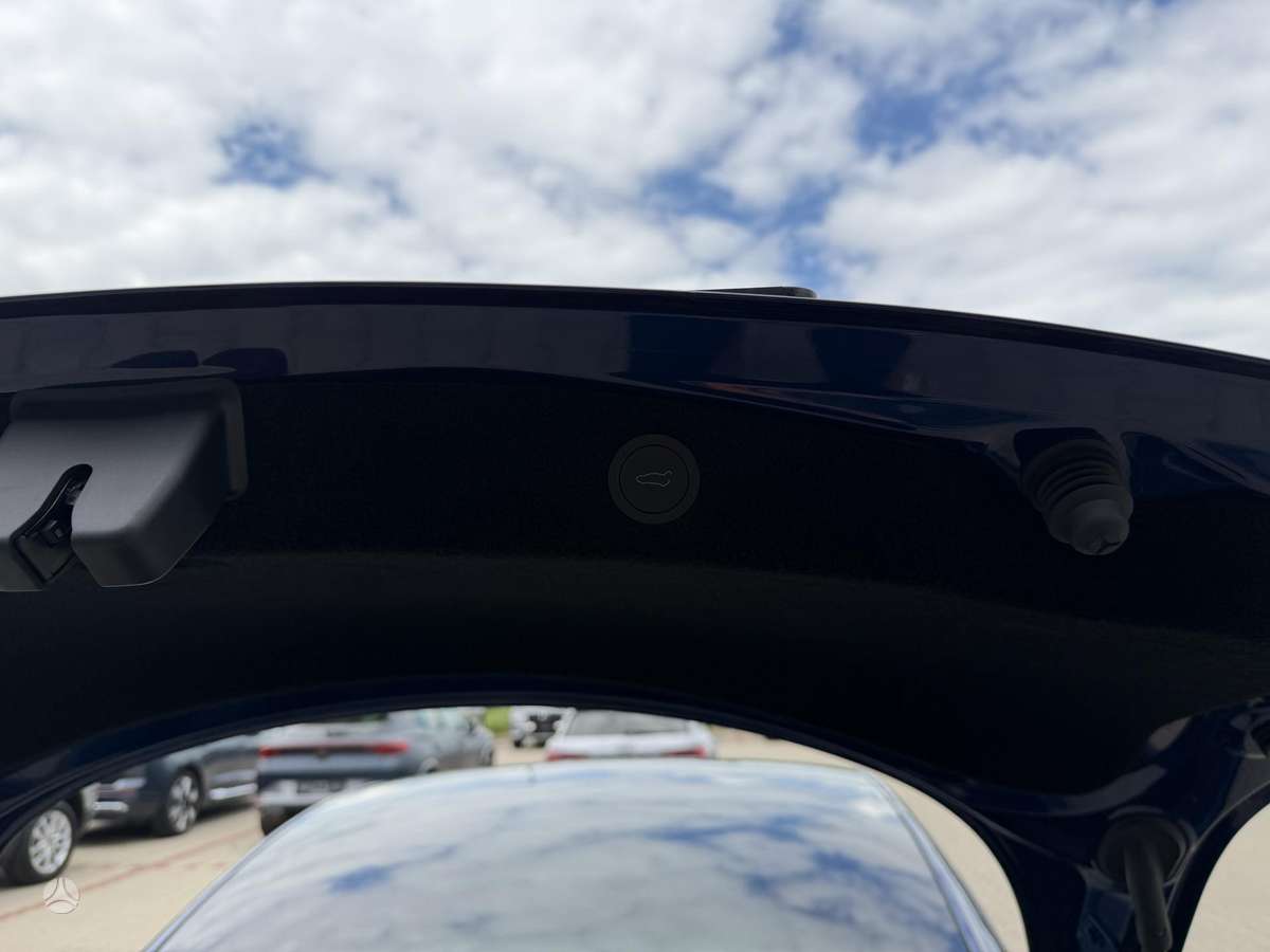 Tesla Model 3, 81 kWh, hatchback