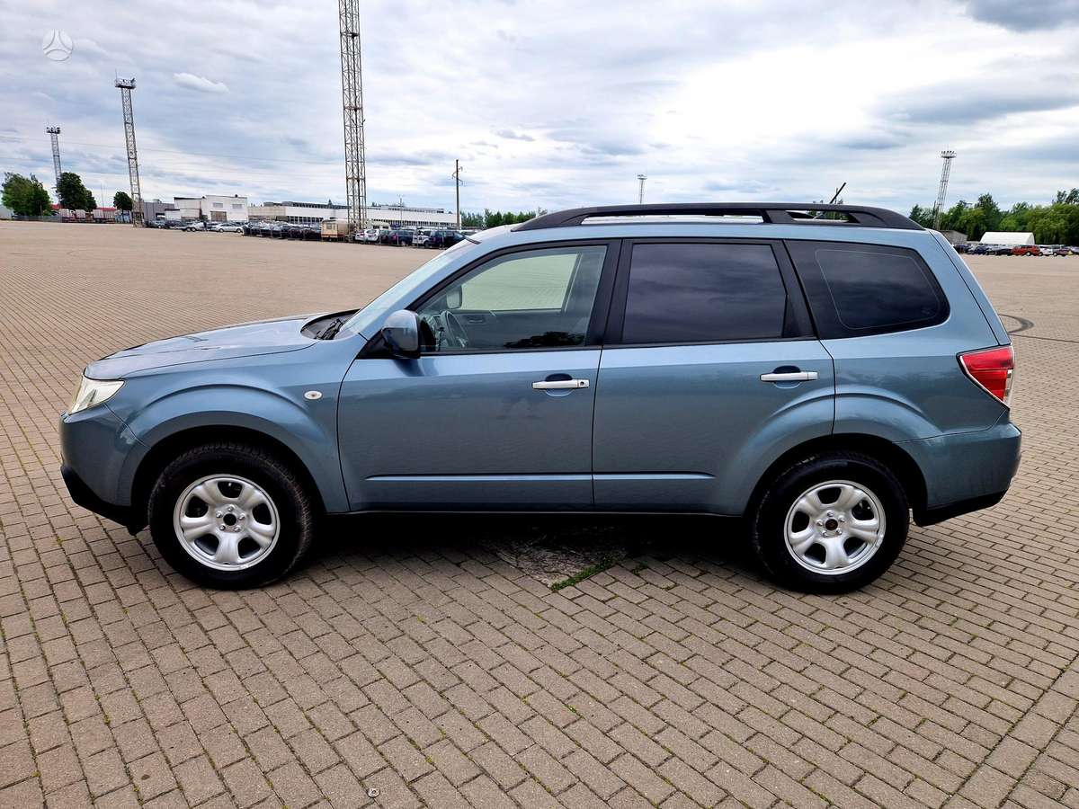 Subaru Forester, 2.0 l., off-road / crossover