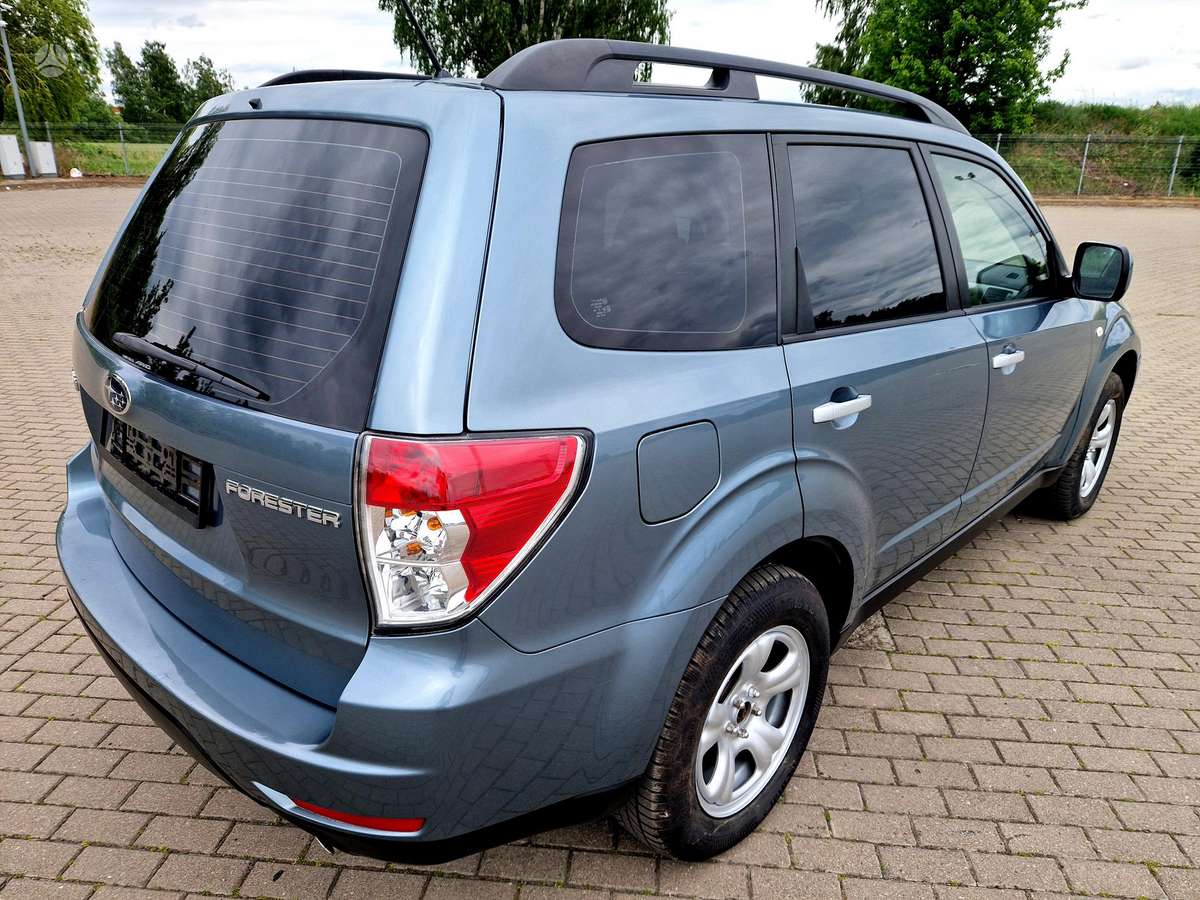 Subaru Forester, 2.0 l., off-road / crossover