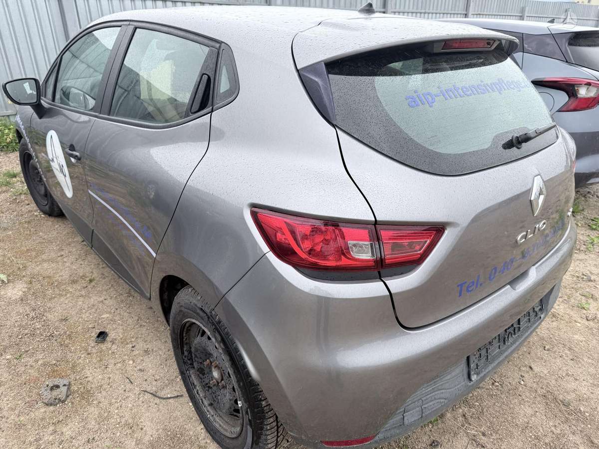 Renault Clio dalimis