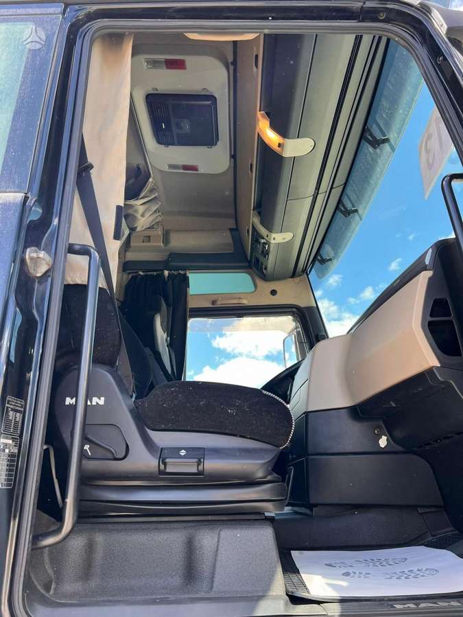 MAN TGX 18.460, double sleeper