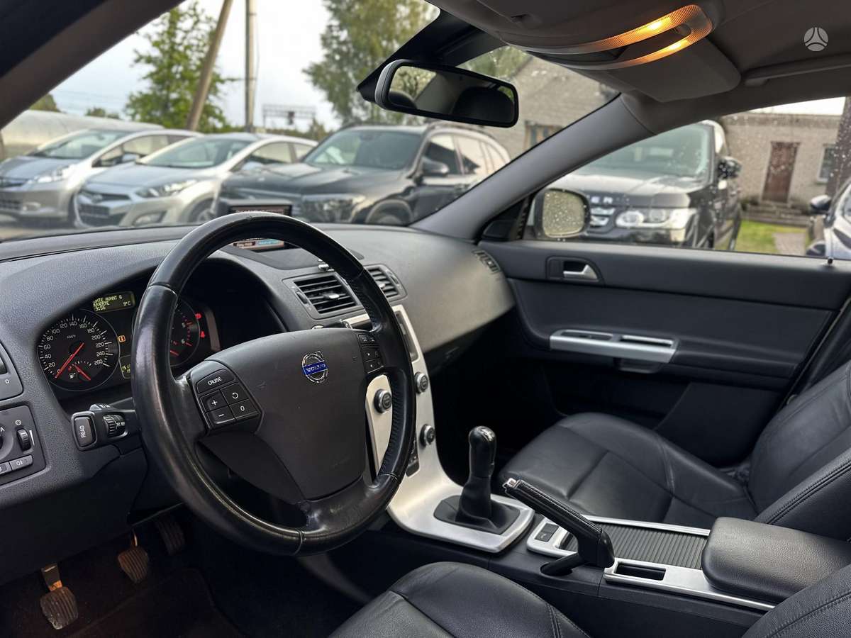 Volvo S40, 1.6 l., Седан