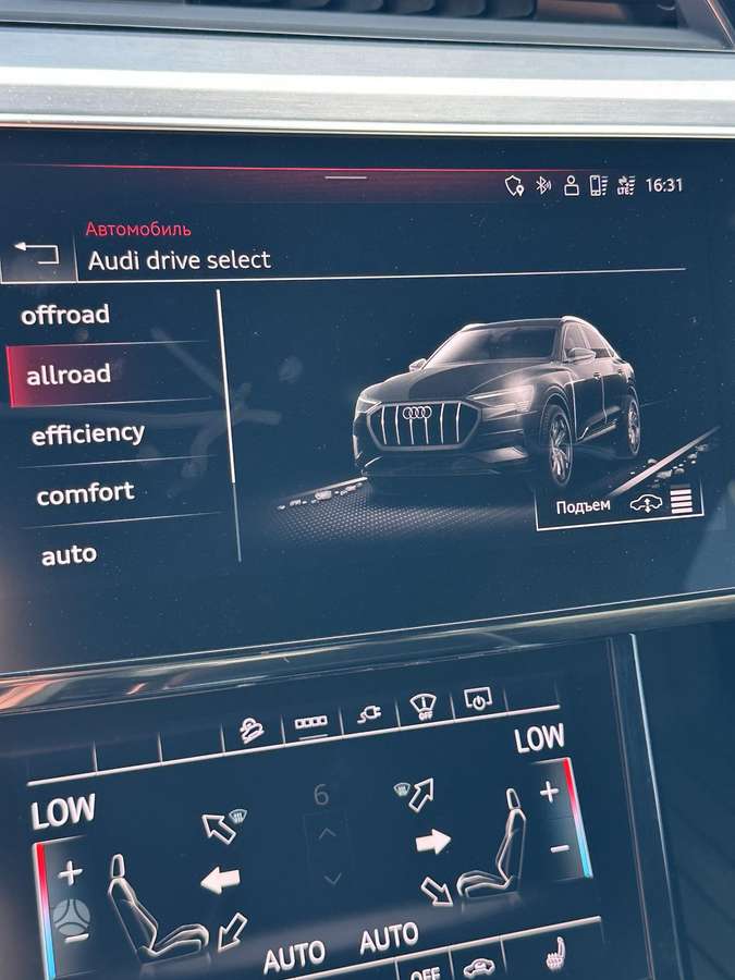 Audi e-tron, off-road / crossover