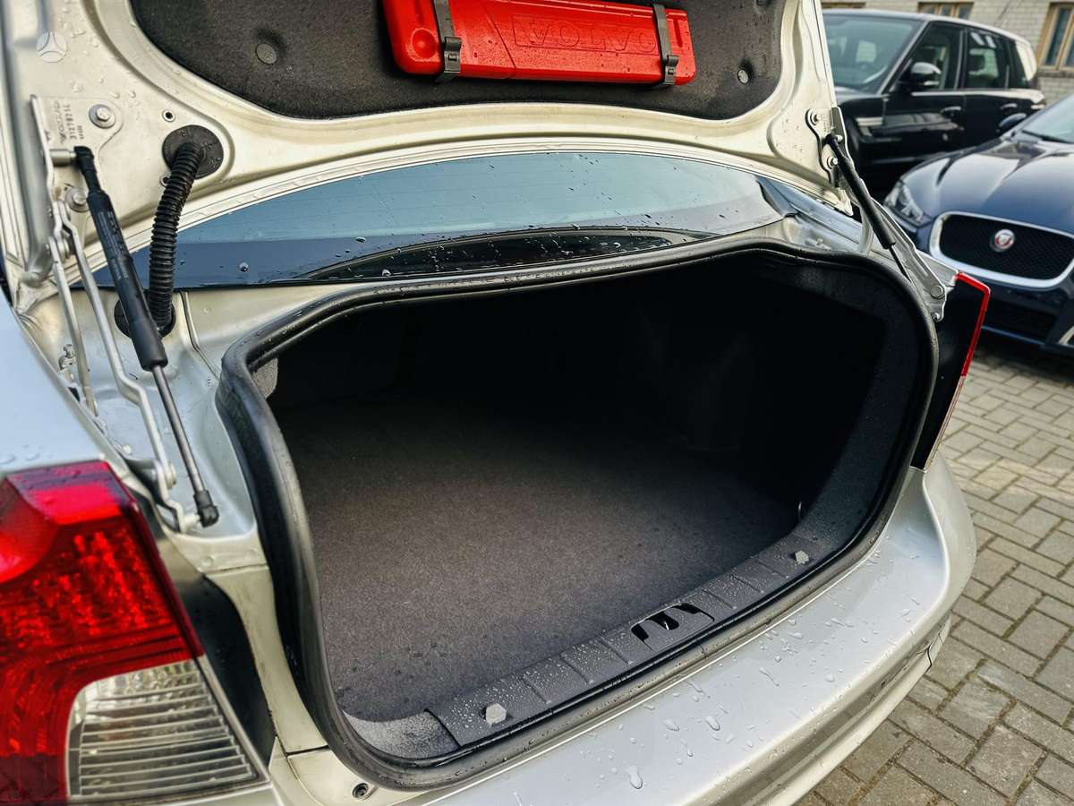 Volvo S40, 1.6 l., Седан