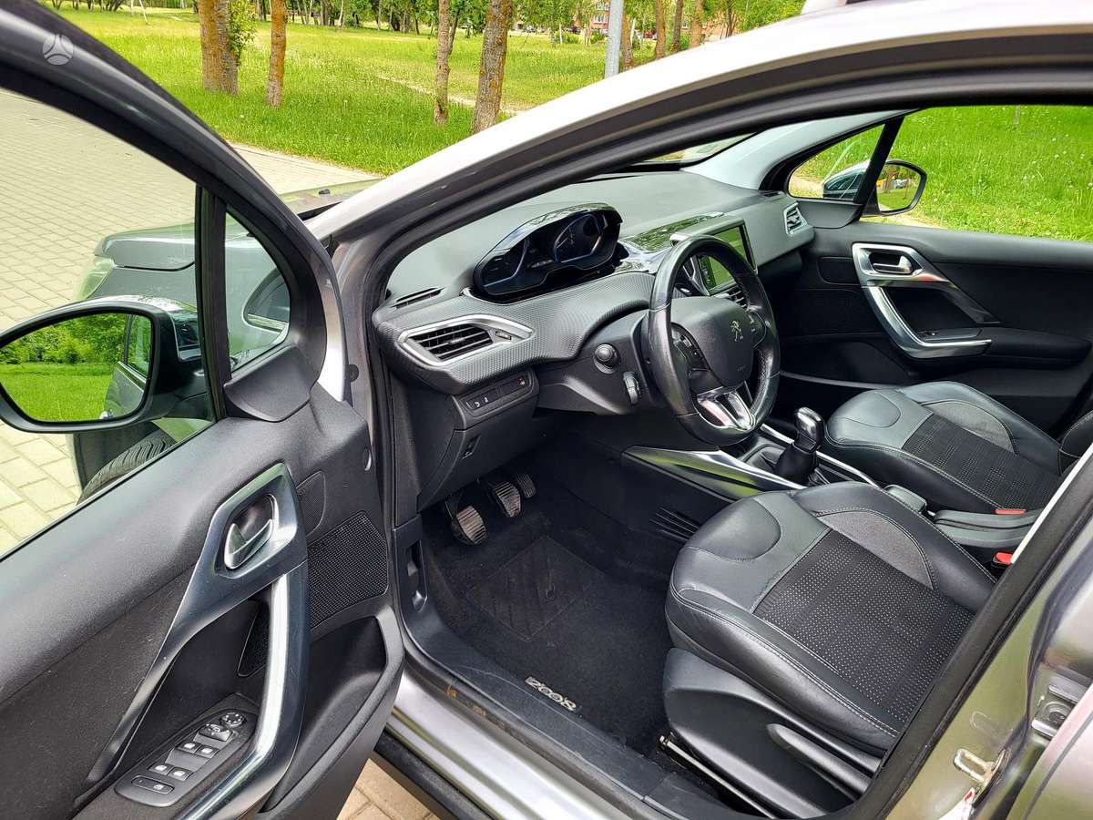 Peugeot 2008 - 8