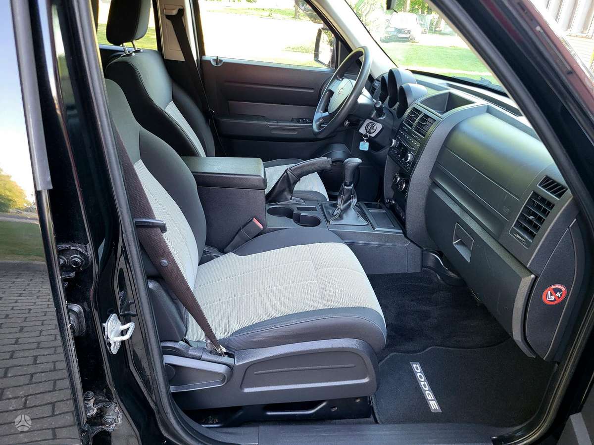 Dodge Nitro, 2.8 l., off-road / crossover