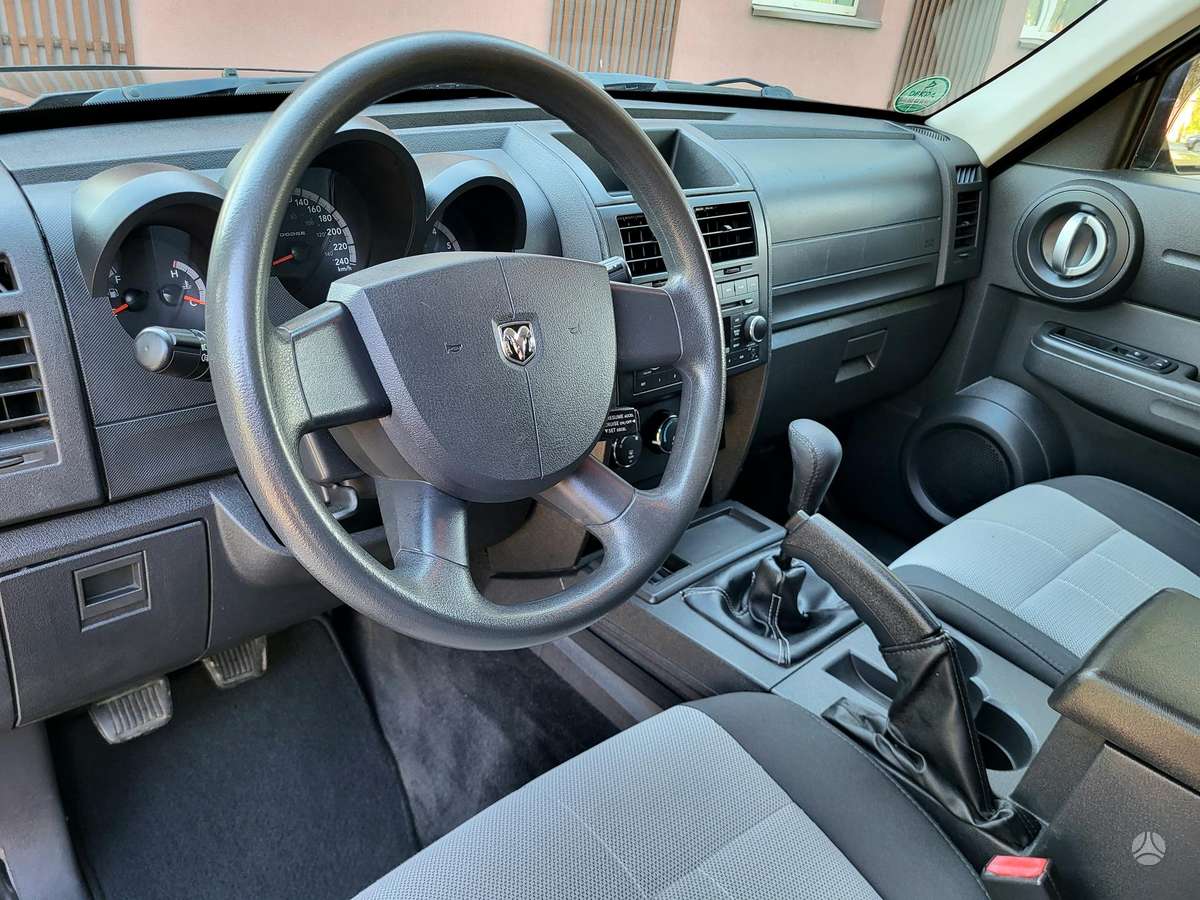 Dodge Nitro, 2.8 l., off-road / crossover