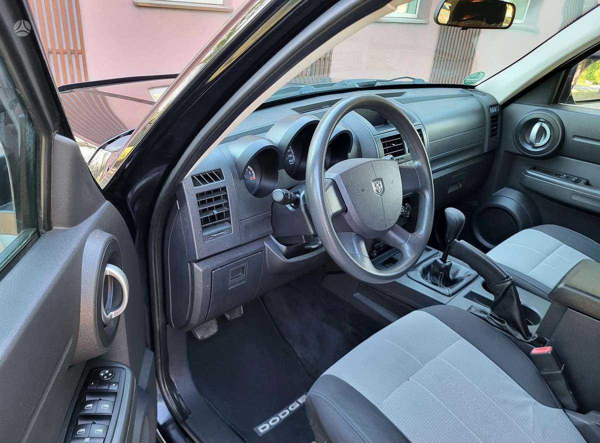 Dodge Nitro, 2.8 l., off-road / crossover