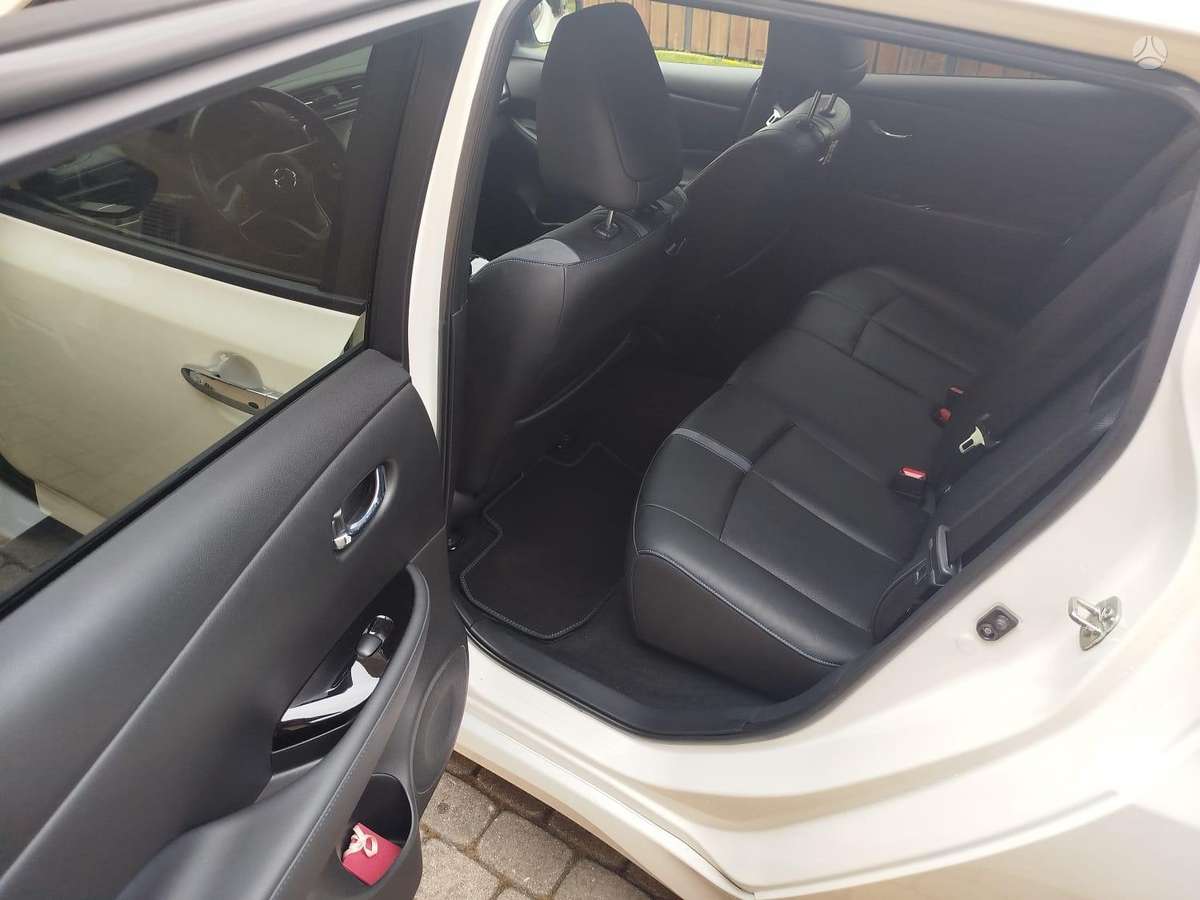 Nissan Leaf, 62 kWh, hatchback