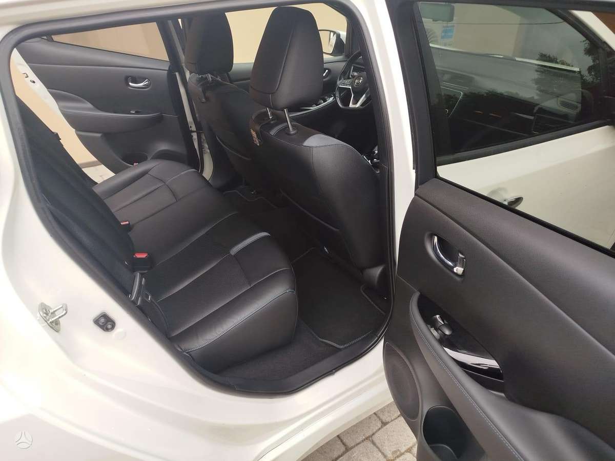 Nissan Leaf, 62 kWh, hatchback