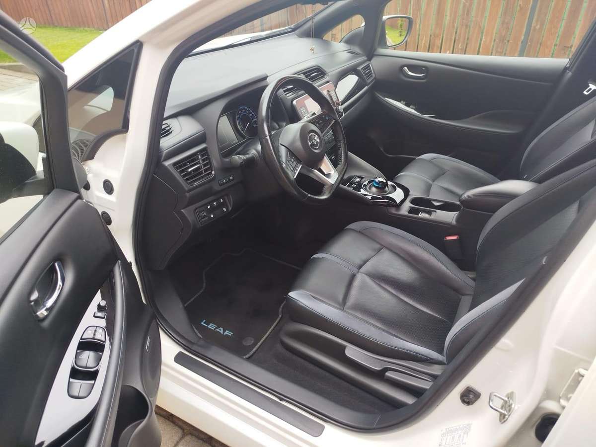 Nissan Leaf, 62 kWh, hatchback