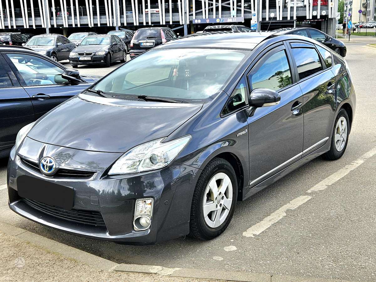 Toyota Prius - 4