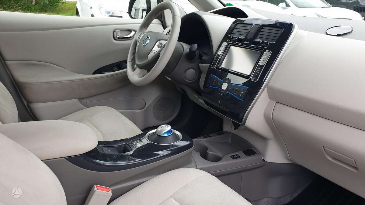 Nissan Leaf, hatchback