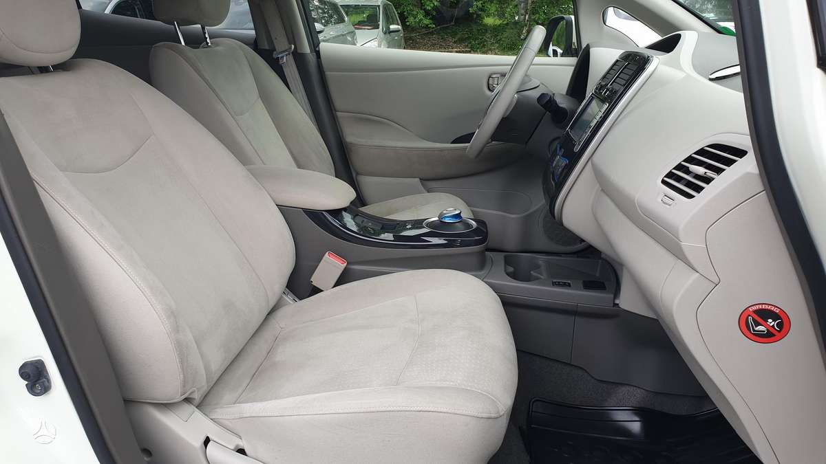 Nissan Leaf, hatchback