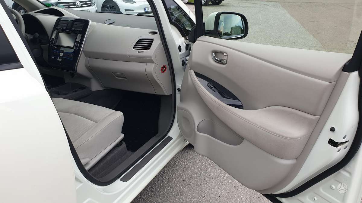 Nissan Leaf, Хэтчбек