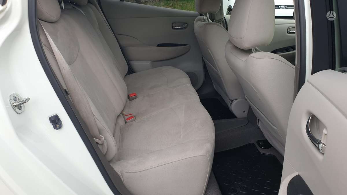 Nissan Leaf, hatchback