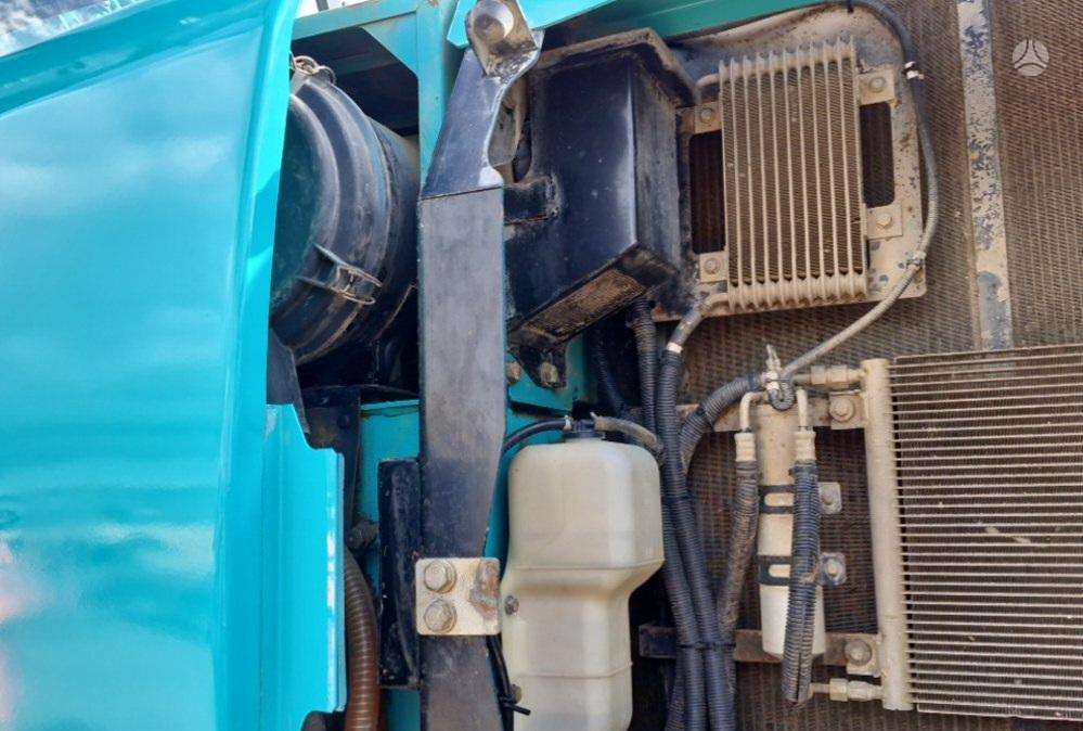 Kobelco SK210LC-10, excavator