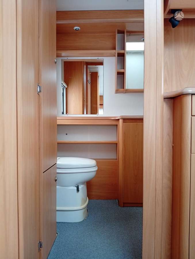 Hobby Chateau Comfort 470, prikabinami nameliai
