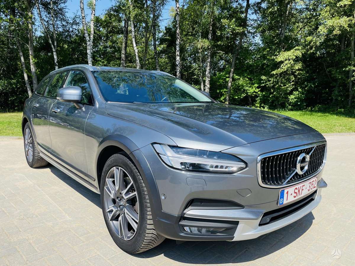 Volvo V90 Cross Country - 1