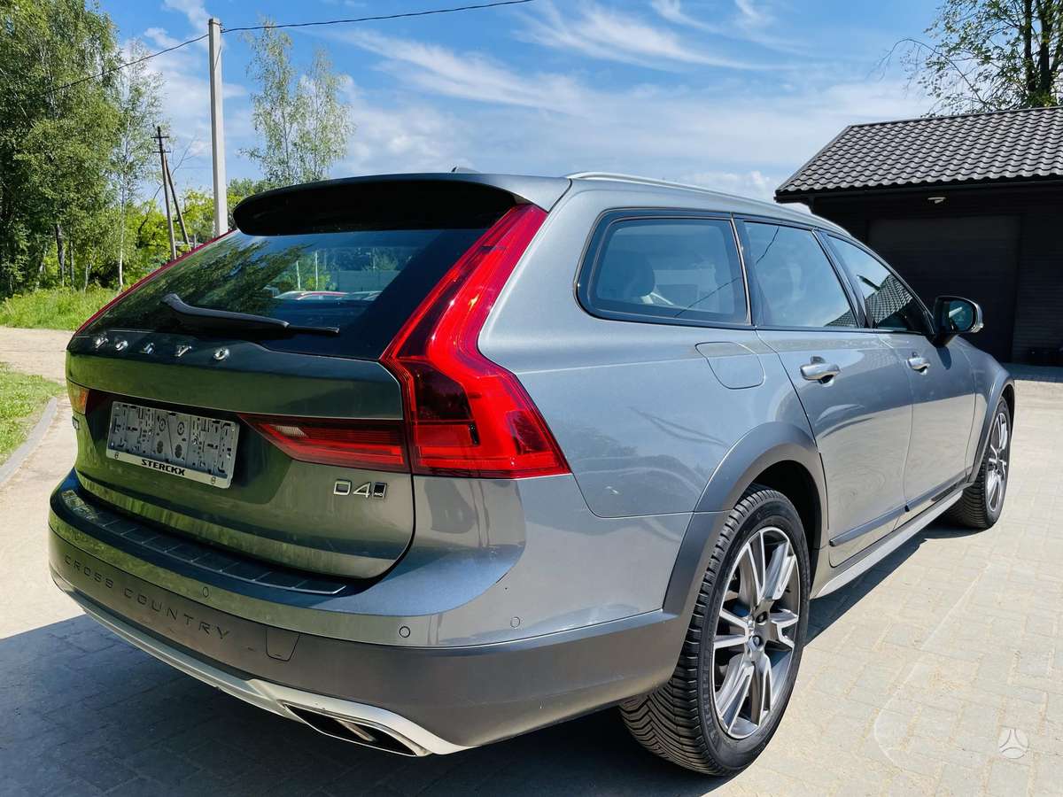 Volvo V90 Cross Country - 4