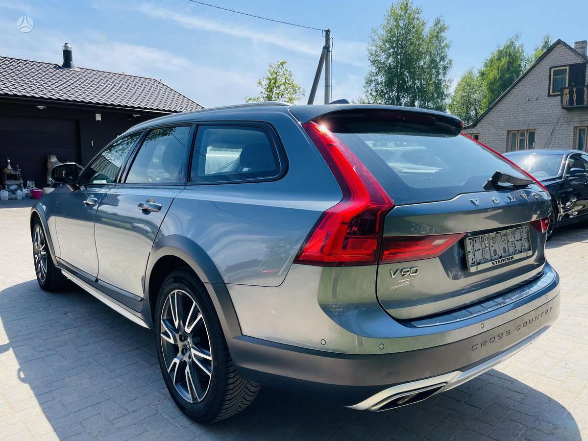 Volvo V90 Cross Country - 6