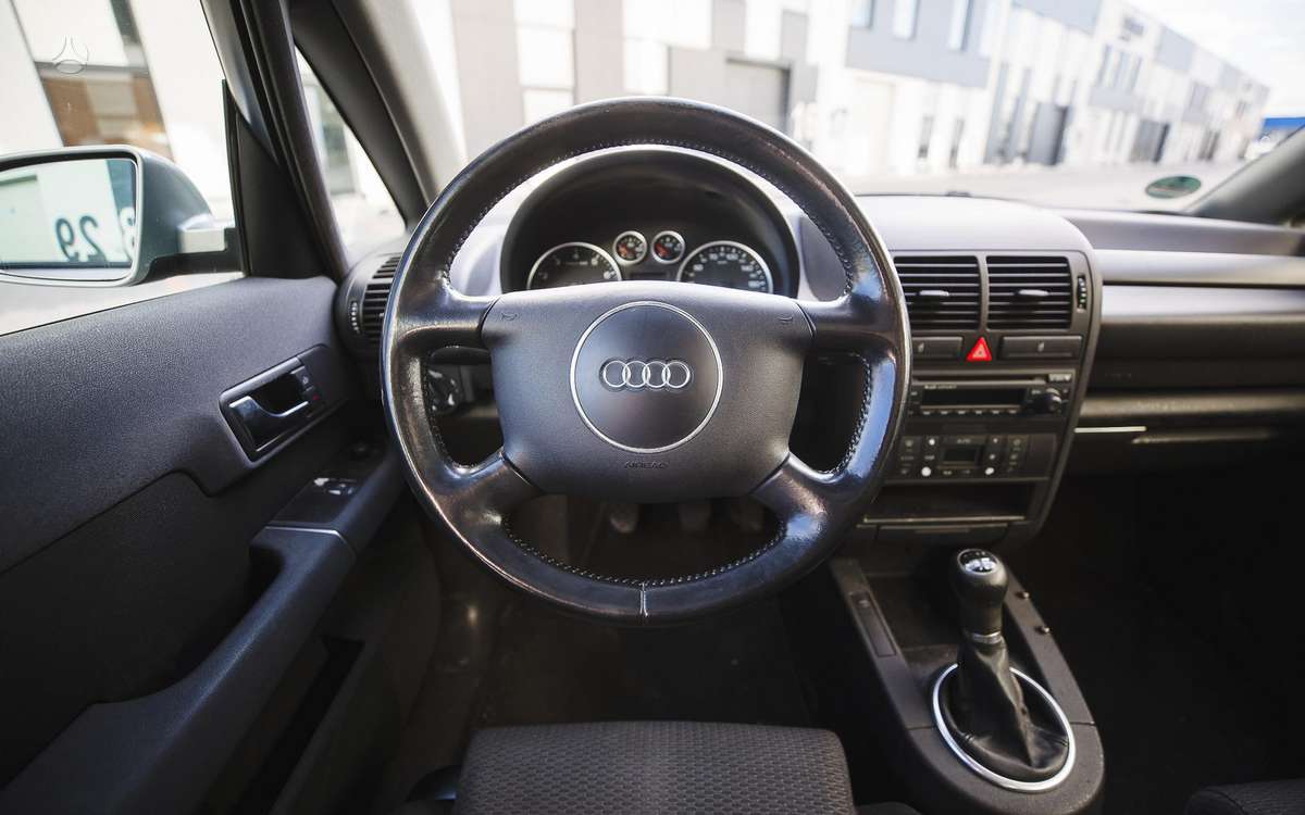 Audi A2, 1.6 l., Седан