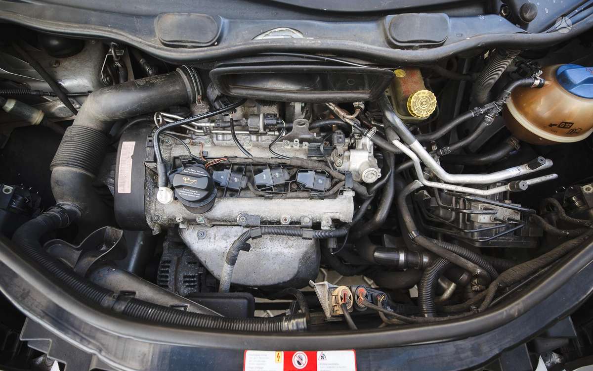Audi A2, 1.6 l., Седан