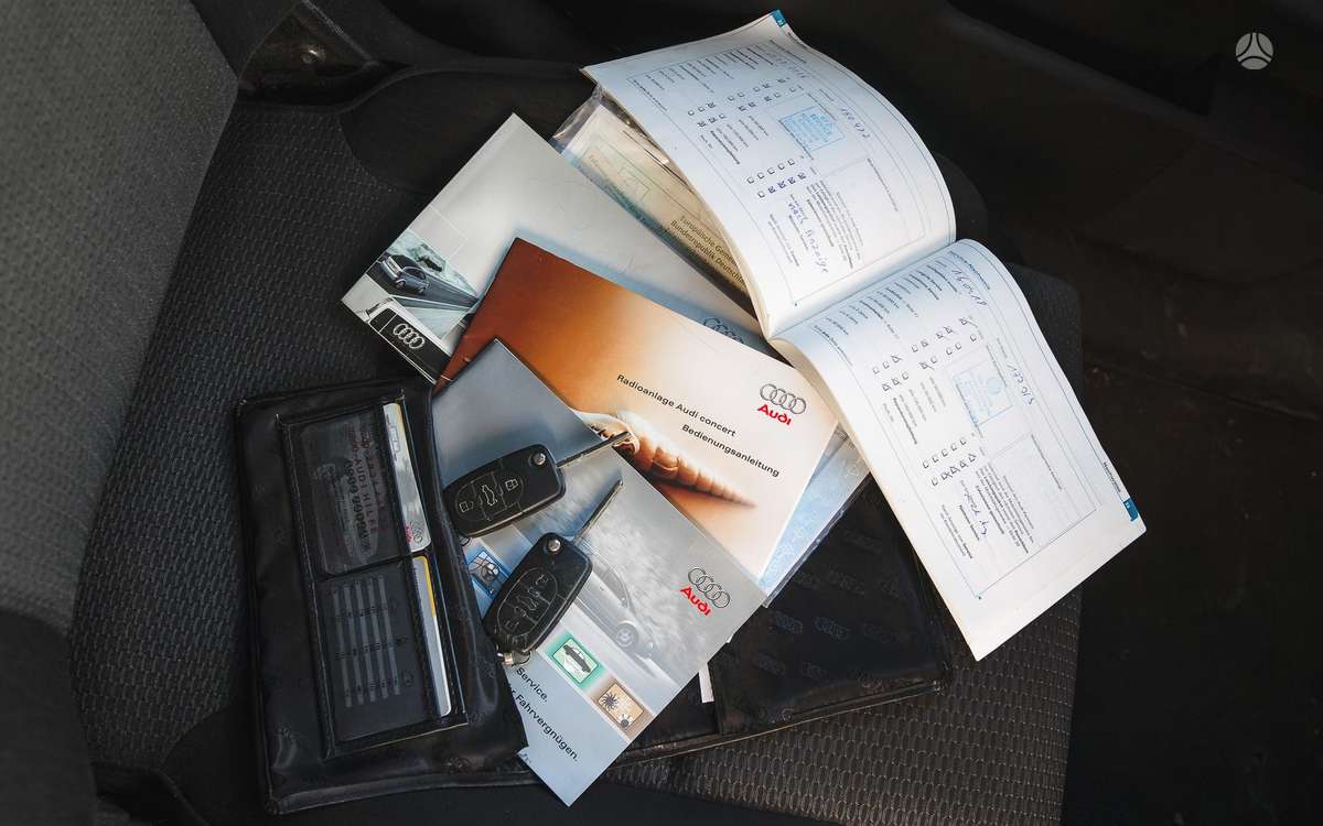 Audi A2, 1.6 l., Седан
