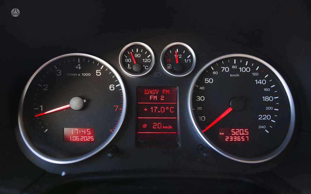Audi A2, 1.6 l., Седан