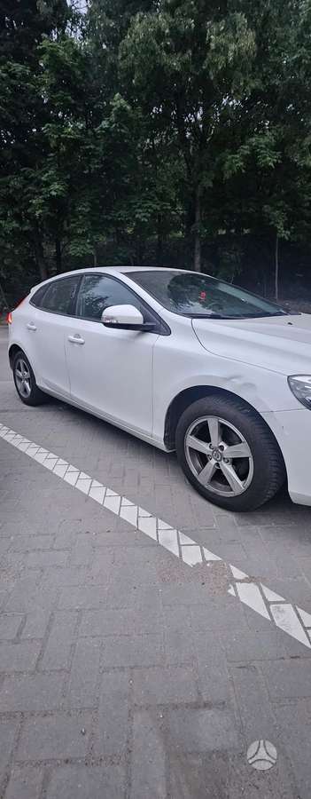 Volvo V40, 1.6 l., hatchback