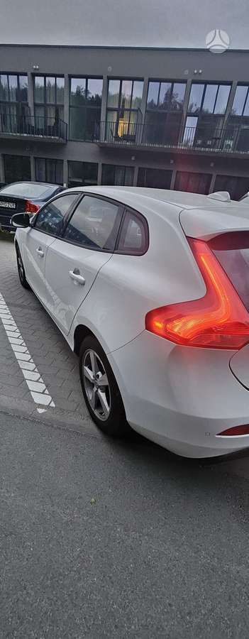 Volvo V40, 1.6 l., hatchback