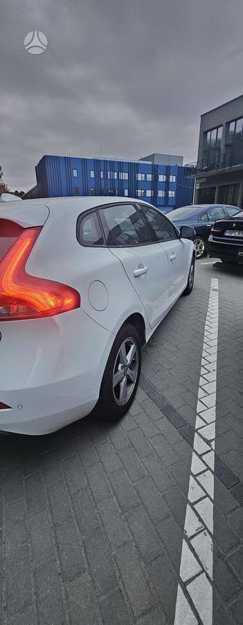 Volvo V40, 1.6 l., hatchback