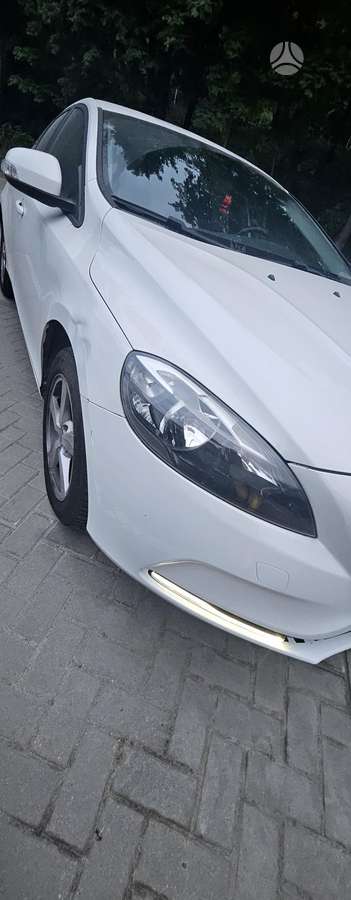 Volvo V40, 1.6 l., hatchback