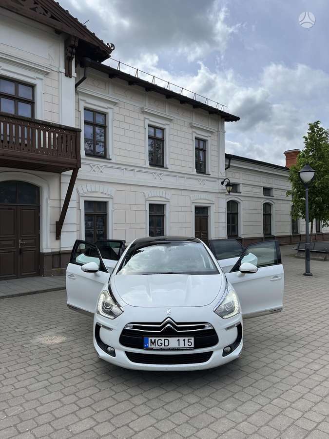 Citroen DS5, 2.0 l., hatchback