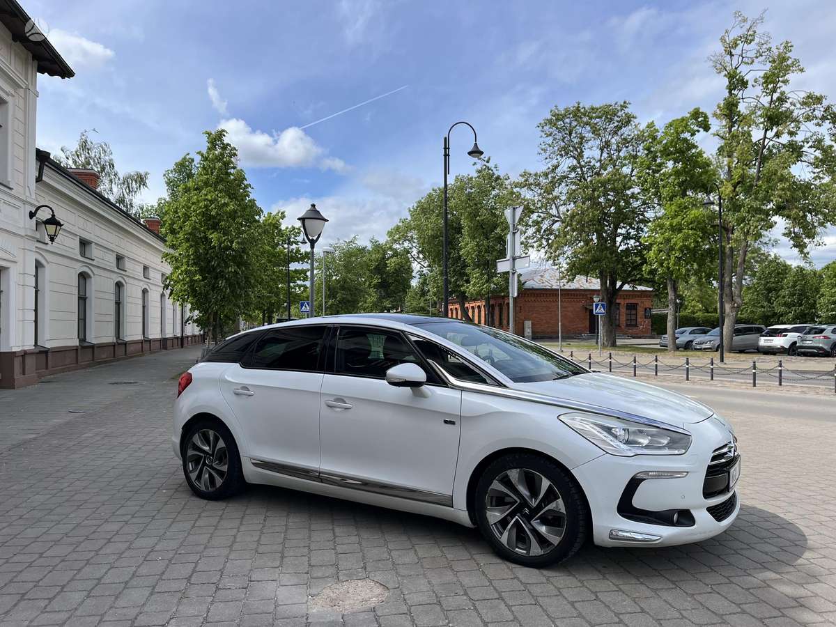 Citroen DS5, 2.0 l., hatchback